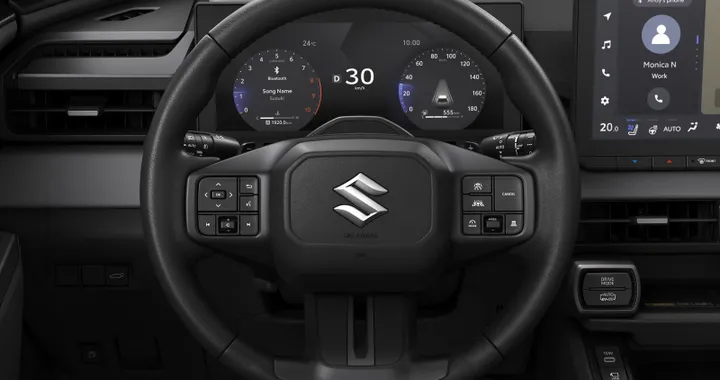 Nuova Suzuki Across Plug-In, interni e bagagliaio del SUV