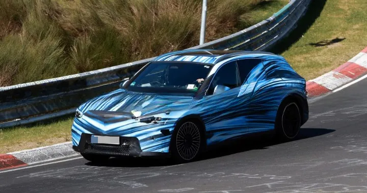 Mercedes GLC elettrica: nuove foto spia per il SUV tedesco