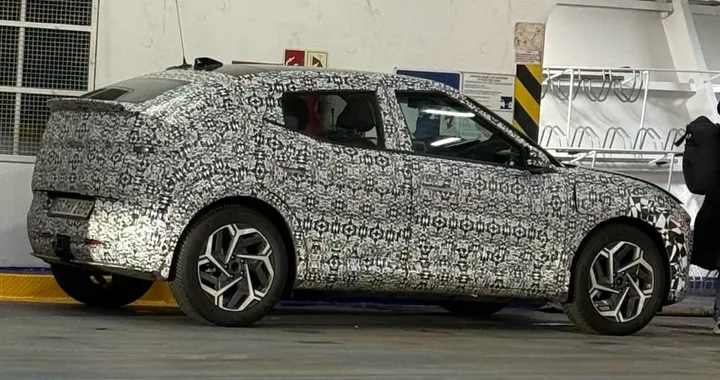 Nuova Hyundai IONIQ 3, la più piccola della famiglia IONIQ è stata avvistata su strada