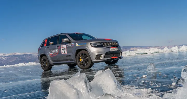 Jeep Grand Cherokee Trackhawk è il SUV più veloce sul ghiaccio | Video