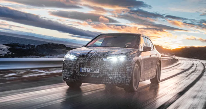 BMW iX affronta gli ultimi test invernali prima del debutto
