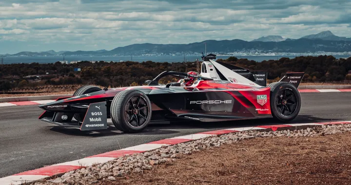 Formula E, ABB presenta la sua nuova stazione per la ricarica delle monoposto