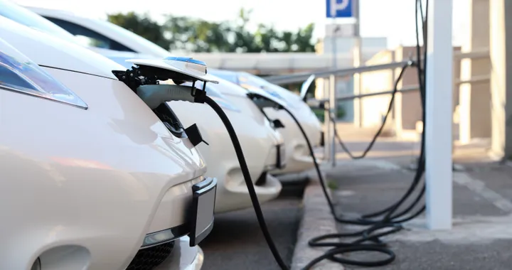 Evway cambia la struttura delle tariffe per la ricarica delle auto