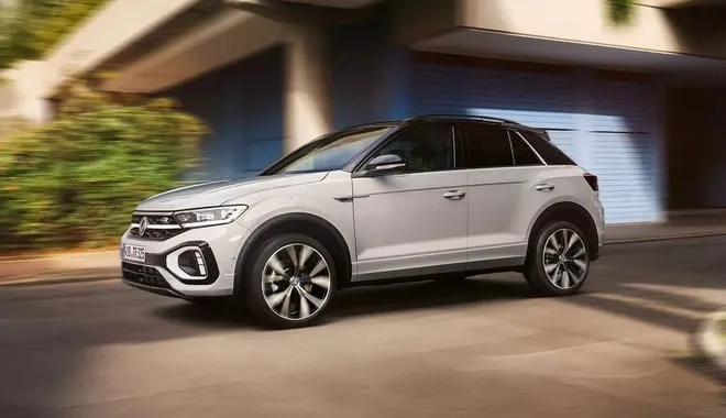 Volkswagen T-Roc 2025: la nuova generazione sta arrivando. Cosa sappiamo