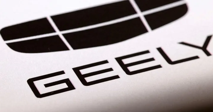 Geely porta in Italia due SUV: l’elettrico EX5 e la Plug-in Starray EM-i