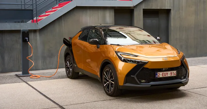 Toyota C-HR Hybrid e Plug-in, l'offerta con finanziamento