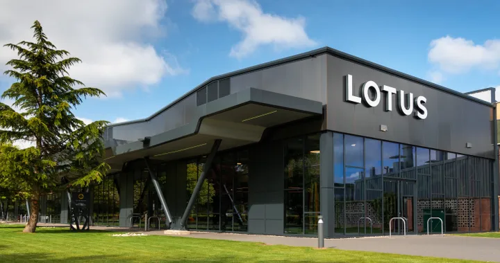Lotus licenzia il 40% della forza lavoro nel Regno Unito per ridurre le perdite