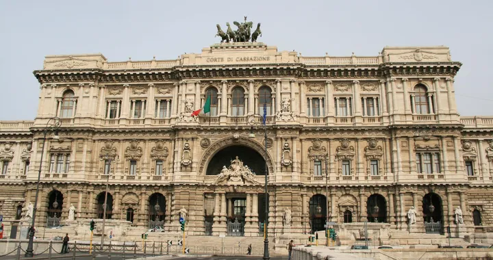 Incidenti, Cassazione: conducente responsabile se passeggero senza cintura