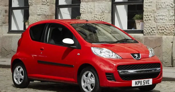Vent’anni fa Peugeot lanciava 107 e 1007, i modelli con due visioni diverse della mobilità urbana