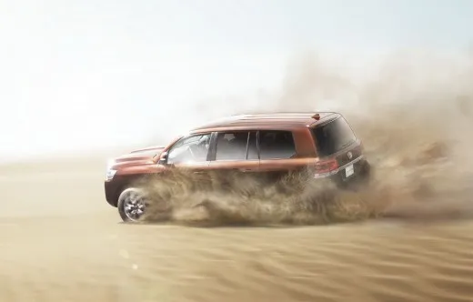 Toyota Land Cruiser 200: più tecnologico con il restyling