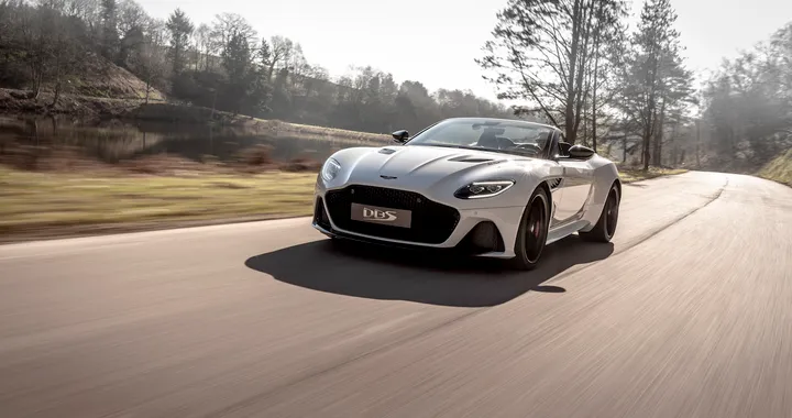 Aston Martin DBS Superleggera Volante: 360km/h per il V12 cabrio da 300 mila euro