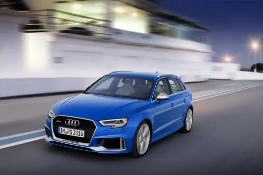 Audi RS3 2017 è la compatta più potente. Pro e contro del cinque cilindri