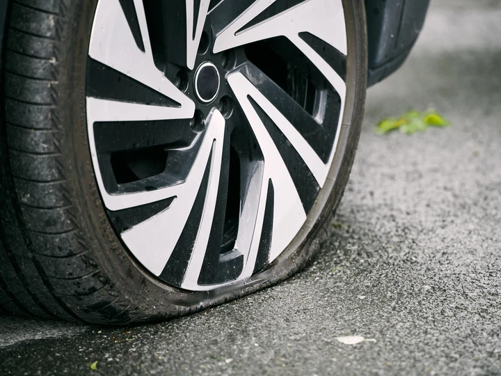 È in offerta lo strumento per riparare le gomme dell’auto senza fatica in soli 10 minuti