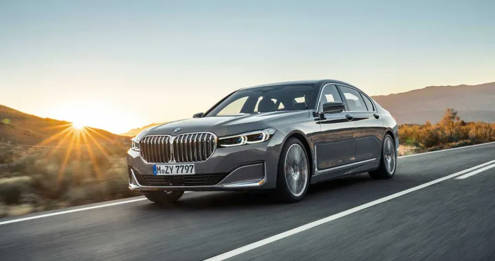 BMW Serie 7, l'ammiraglia si aggiorna con lo stile della X7