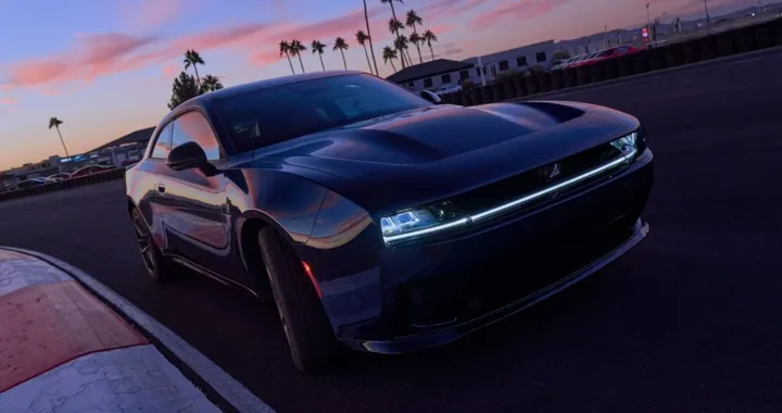Dodge Charger arriva in Italia, benzina ed elettrica: si parte da 72.000 euro