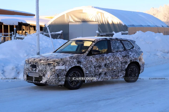 BMW X1, restyling in arrivo: il SUV cambia volto con il design Neue Klasse
