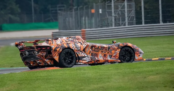Lamborghini Squadra Corse lavora ad una nuova barchetta: debutto imminente?
