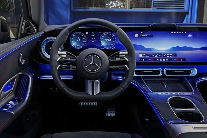 Nuova Mercedes Classe C elettrica: le immagini degli interni hi-tech