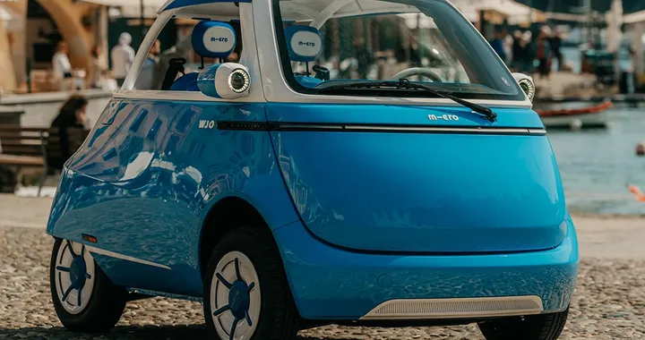 Microlino Spiaggina, la microcar elettrica open air debutta in Italia