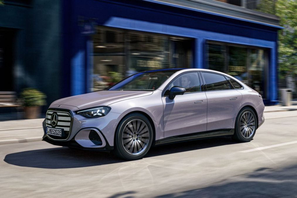 Copertina: Mercedes Classe C, arriva la 300 4MATIC: caratteristiche e prezzo