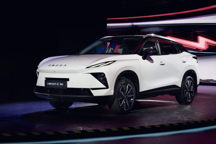 OMODA 4 e OMODA 5 NEXT, doppia novità a Parigi: tecnologia, IA e motori ibridi