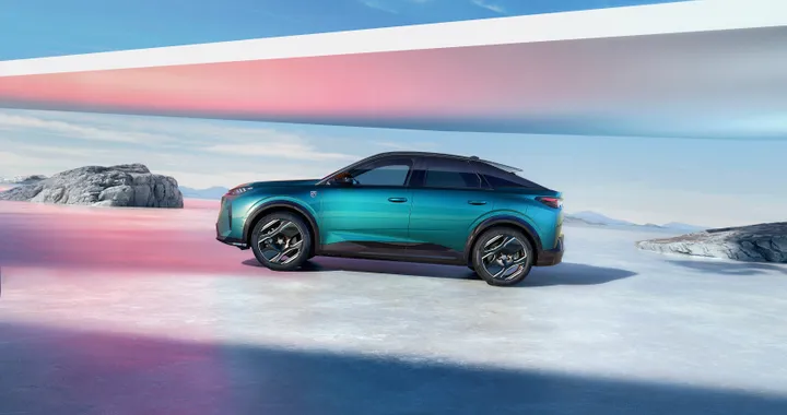 Peugeot E-3008 ufficiale, il SUV elettrico da 700km di autonomia arriva a febbraio 2024
