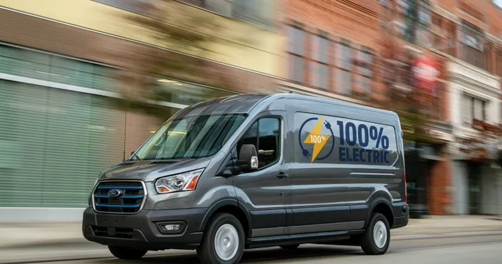 Ford E-Transit, debutta in Italia il furgone elettrico. Fino a 317 km di autonomia
