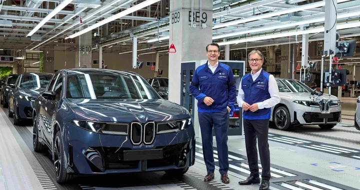 BMW iX3, nella iFactory di Debrecen parte la produzione del SUV elettrico