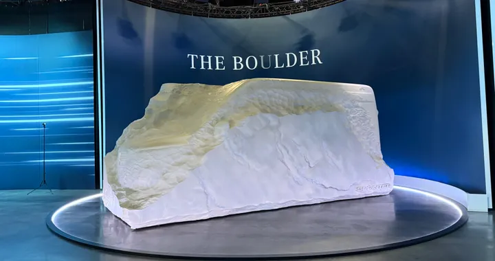 Mercedes-Benz Vans: una scultura per anticipare il futuro Sprinter Mercedes-Benz Vans: una scultura per anticipare il futuro Sprinter