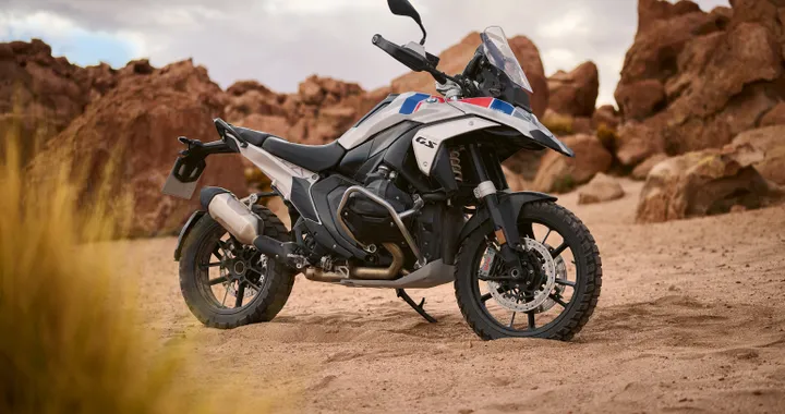 BMW Motorrad, arrivano i Model Year 2026 per le sue moto: nuove livree ed equipaggiamenti