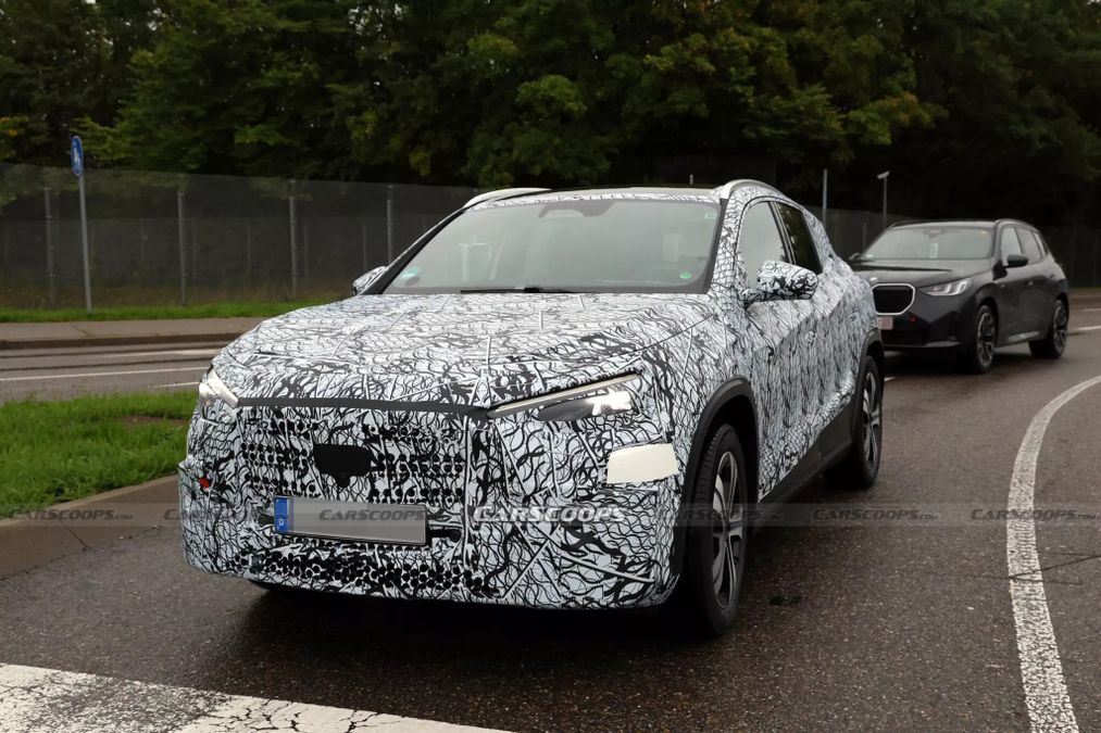 Nuova Mercedes GLA 2026, ibrida ed elettrica: continuano i test su strada