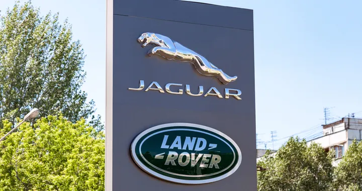 Range Rover Sport SV 2027, al lavoro sul restyling: ecco le ultime foto spia