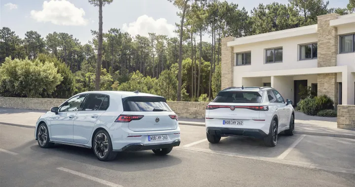 Volkswagen elettrifica i suoi best seller, al via gli ordini per Golf e T-Roc Full Hybrid