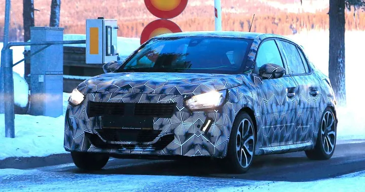 Peugeot 208, seconda generazione (anche elettrica) con stile da 508 | FOTO SPIA