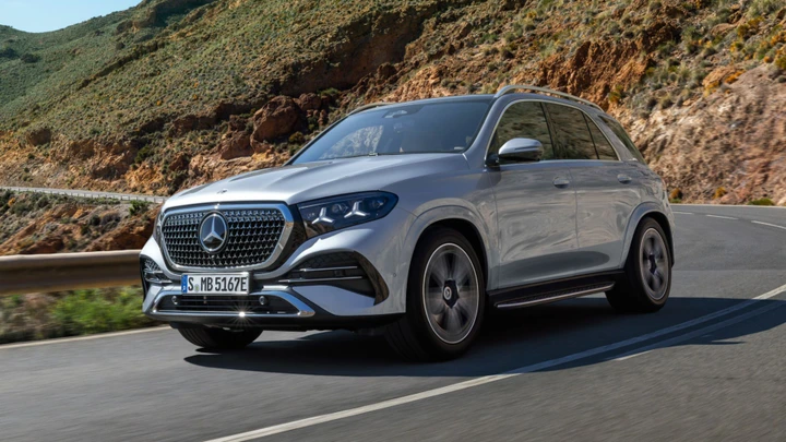Nuova Mercedes GLE, un facelift rinfresca i connotati: ampia scelta di motori