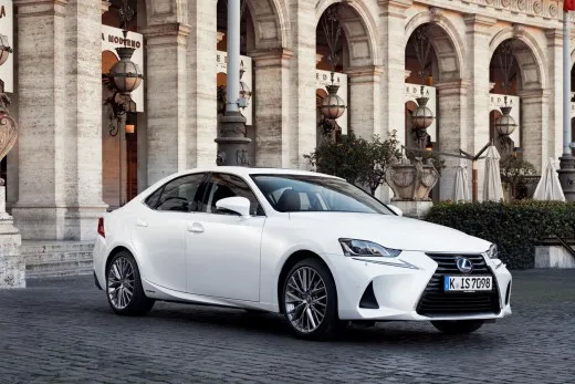 Lexus IS MY 2017, si aggiorna la berlina media giapponese