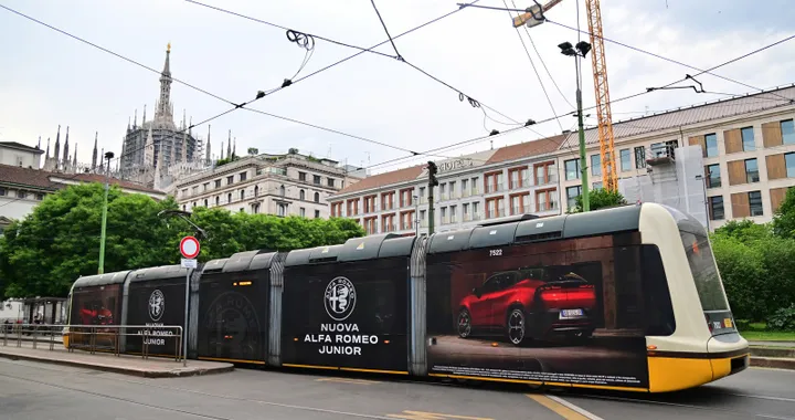 Alfa Romeo Junior: già oltre 40 mila ordini per il B-SUV. A Milano si festeggia così...