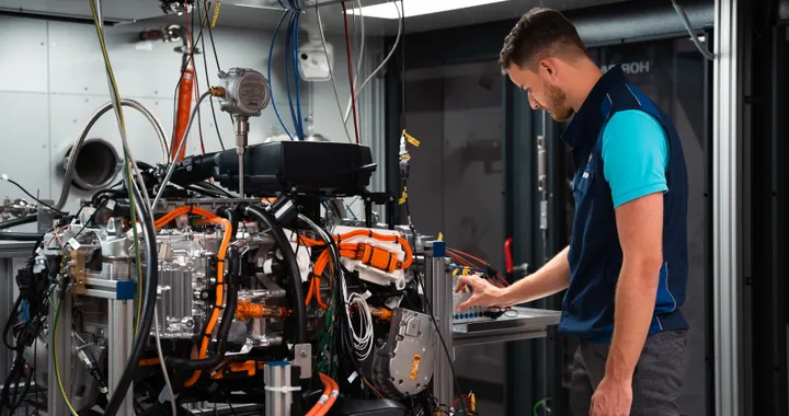BMW crede ancora nell'idrogeno: la nuova X5 Fuel Cell arriva nel 2028
