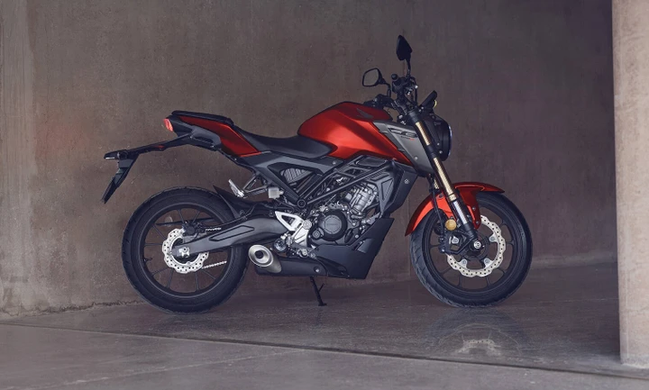 Al debutto Honda CB125R 2026: cambia il look con nuove colorazioni