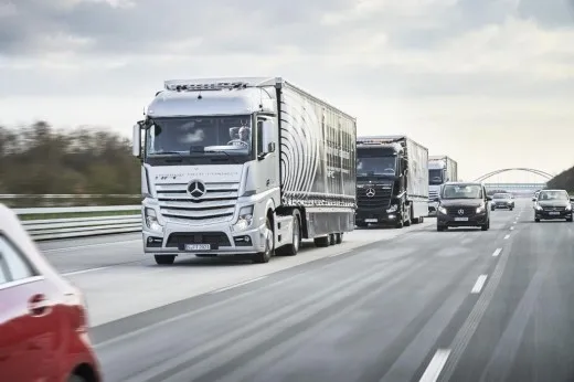 Mercedes Actros: la guida autonoma e connessa