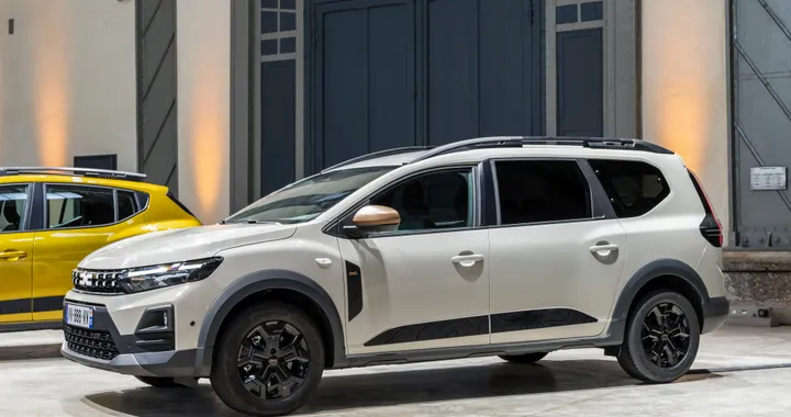 Nuova Dacia Jogger 2026, aperti gli ordini: tutti gli allestimenti e i prezzi