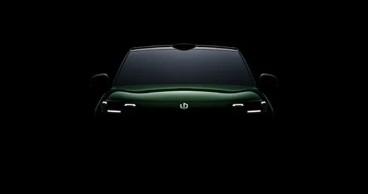 Nuova Leapmotor A10 si prepara al debutto, prime immagini ufficiali: ecco cosa sappiamo