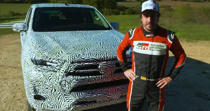 Fernando Alonso prova il nuovo pickup Toyota Hilux 2020