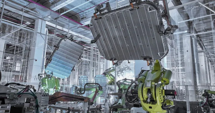 Audi e-tron: il SUV elettrico con pacco batterie in alluminio sostenibile