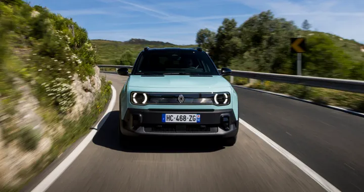 Nuova Renault 4 elettrica, comfort e sicurezza: guida one pedal e sistema Extended Grip