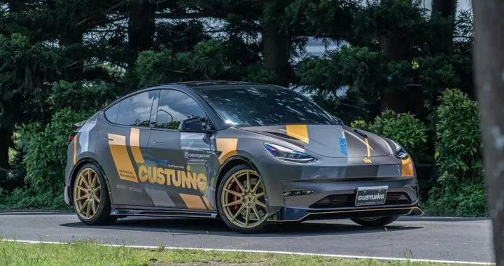 Da Custuning pacchetti personalizzati per Tesla Model Y, Model S e Model 3