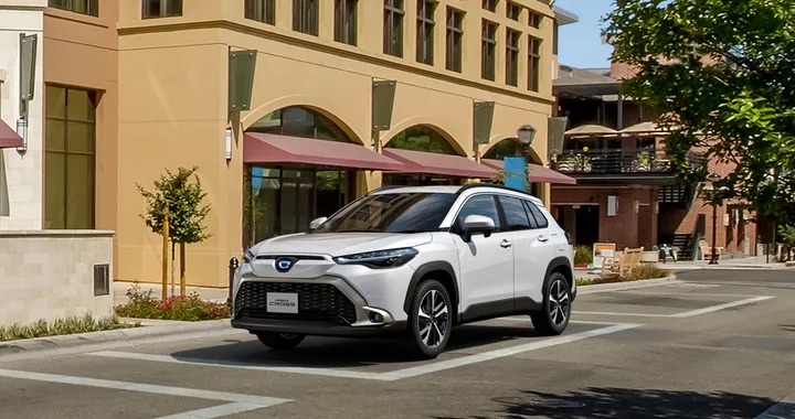 Toyota lancia la Corolla Cross in Giappone (non arriverà in Europa)