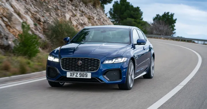 Jaguar XF, le novità del restyling: design, interni e motori