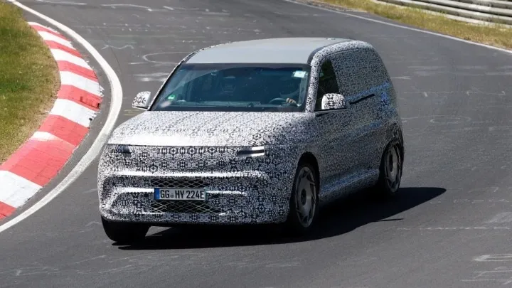 Genesis GV90: le foto spia del SUV al Nurburgring
