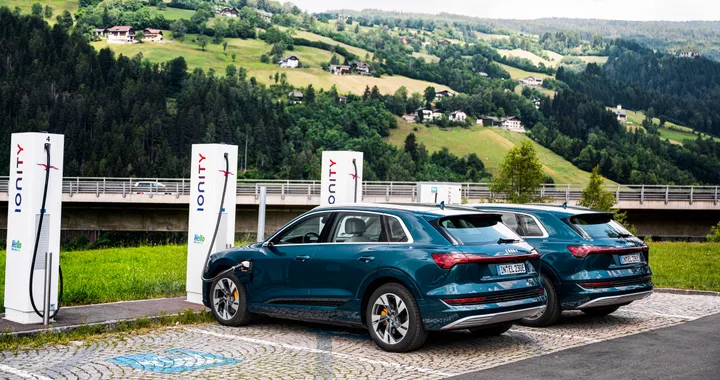 Audi e-tron, ricarica automatizzata presso IONITY grazie al Plug &amp; Charge
